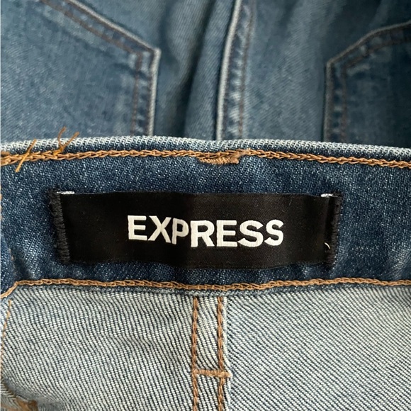 Express High Waisted Medium Wash Raw Hem Cropped Flare Jeans Size 4 - Picture 3 of 5